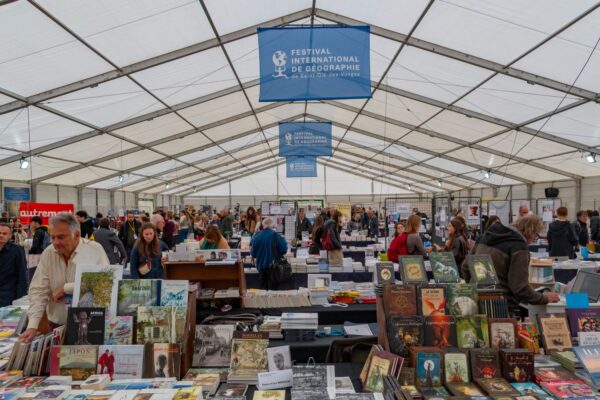 2025-10-03Ambiance salon du livre_8